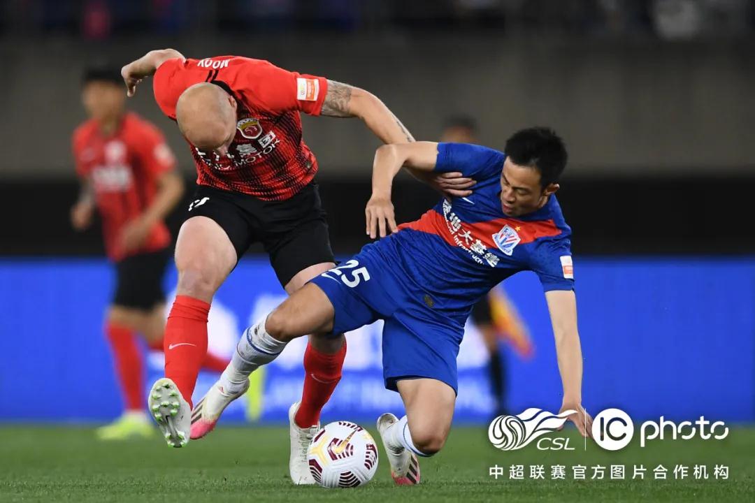 المنتخب التونسي يخطف الأضواء ويتأهل لربع نهائي أمم أفريقيا وسط احتفاء إعلامي واسع