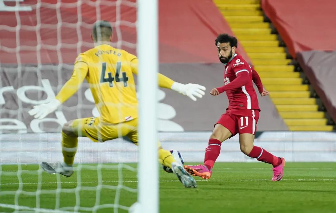 الأهلي وصن داونزمواجهة ملتهبة بين عمالقة أفريقيا